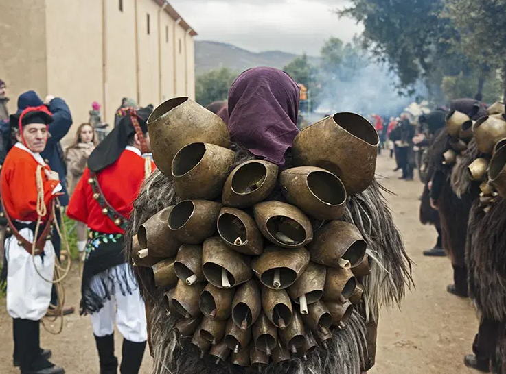 maschera di carnevale mamoiada